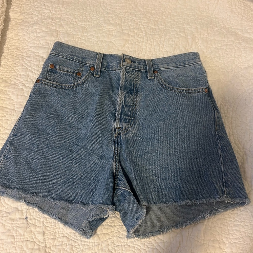 Levi’s Ribcage Shorts